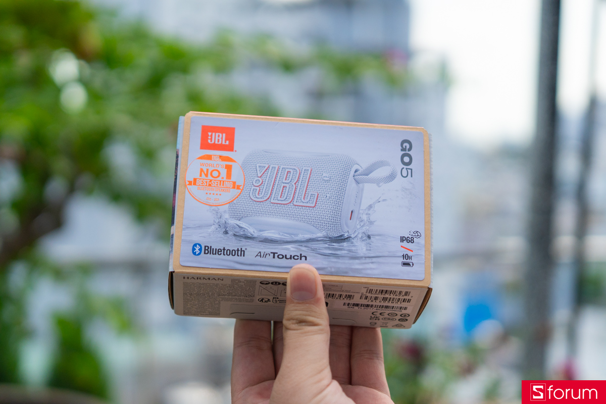 Phần hộp của JBL Go 5 có kích thước rất nhỏ