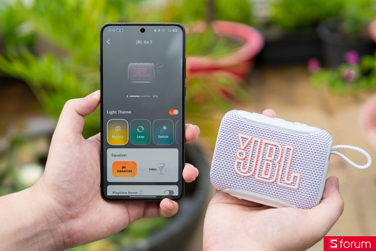 Trong ứng dụng JBL Portable, người dùng có thể tùy chỉnh Light Theme