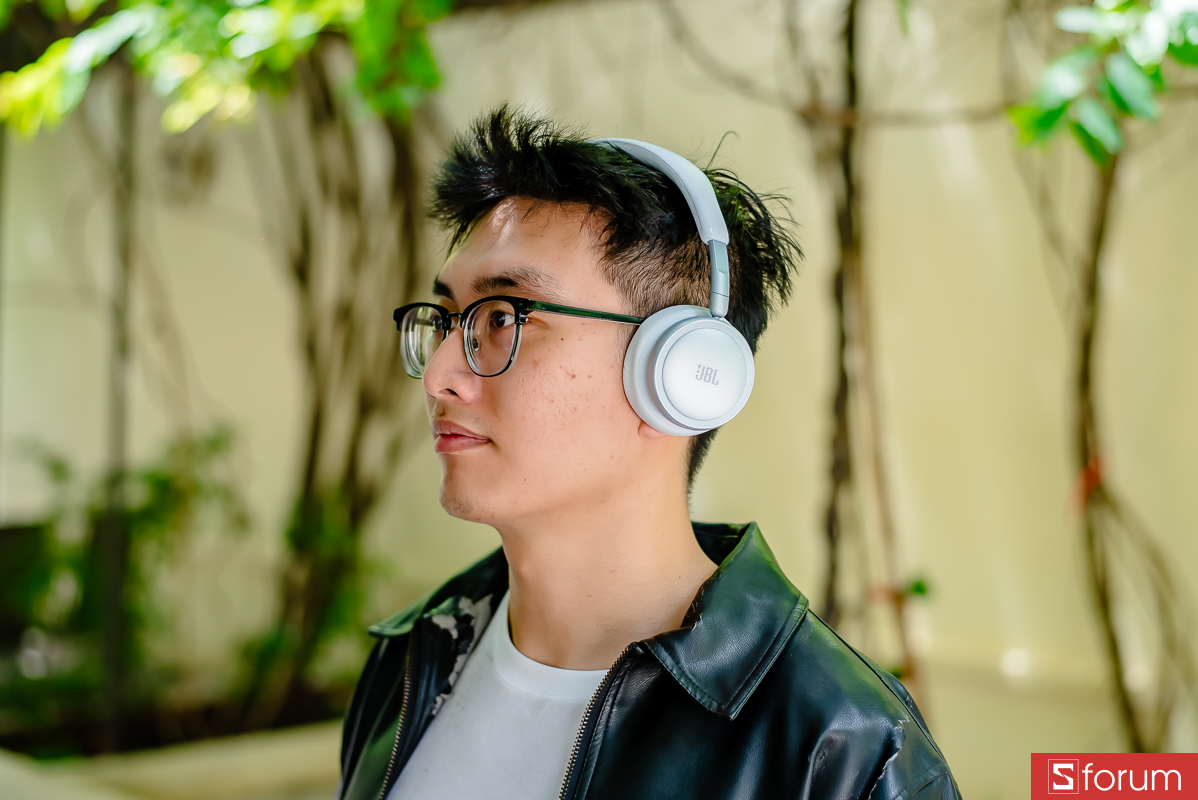 Trên tay JBL Live 680NC: Thiết kế on-ear gọn nhẹ
