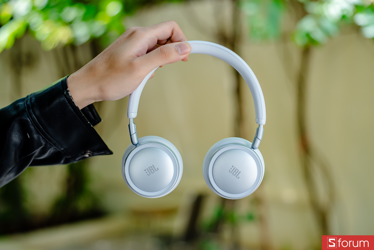 Trên tay JBL Live 680NC: Thiết kế on-ear gọn nhẹ
