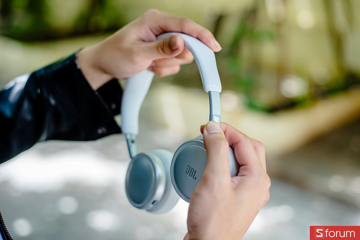 Trên tay JBL Live 680NC: Thiết kế on-ear gọn nhẹ