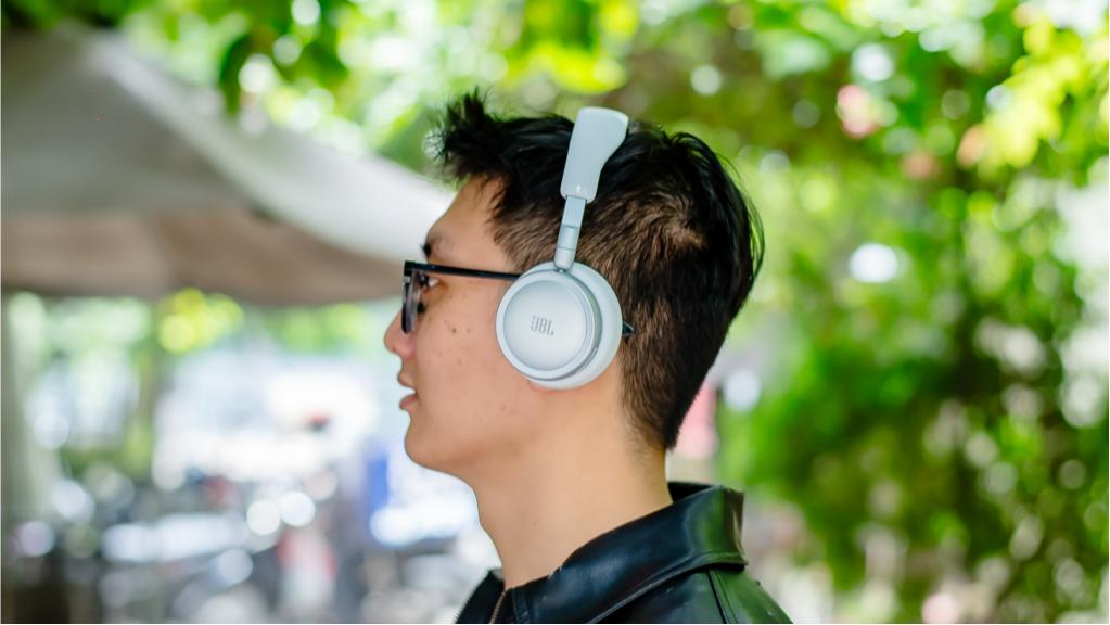 Trên tay JBL Live 680NC: Thiết kế on-ear gọn nhẹ, Hi-Res LDAC, pin 80 giờ, giá chỉ 3.29 triệu Trên tay JBL Live 680NC: Thiết kế on-ear gọn nhẹ, Hi-Res LDAC, pin 80 giờ, giá chỉ 3.29 triệu
