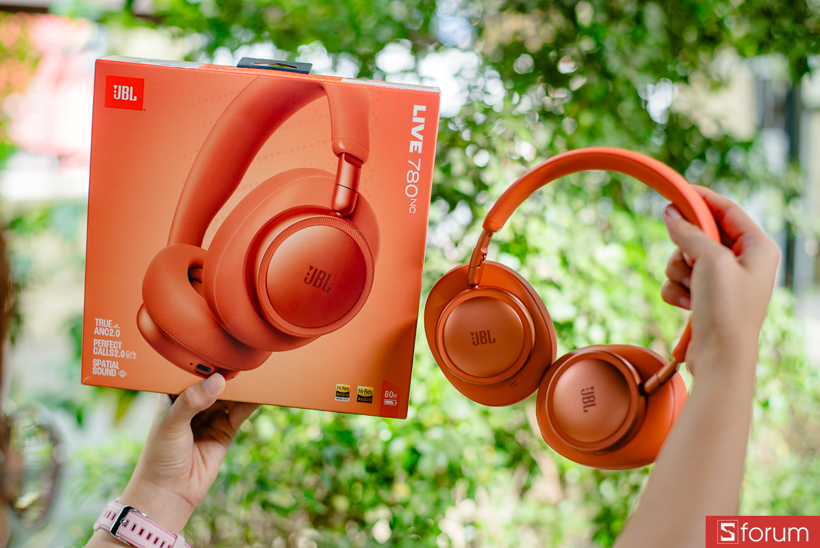 Trên tay JBL Live 780NC và mở hộp