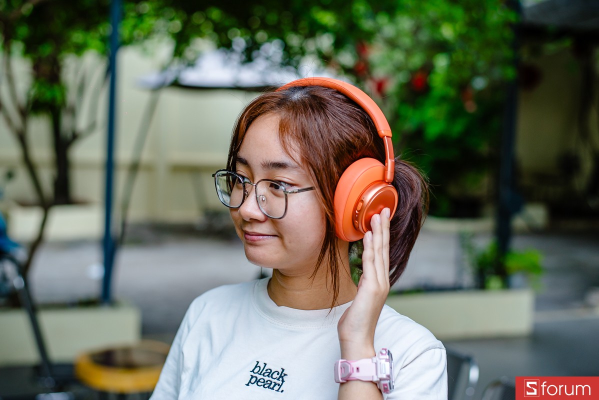 Trên tay JBL Live 780NC: Chất âm dễ nghe