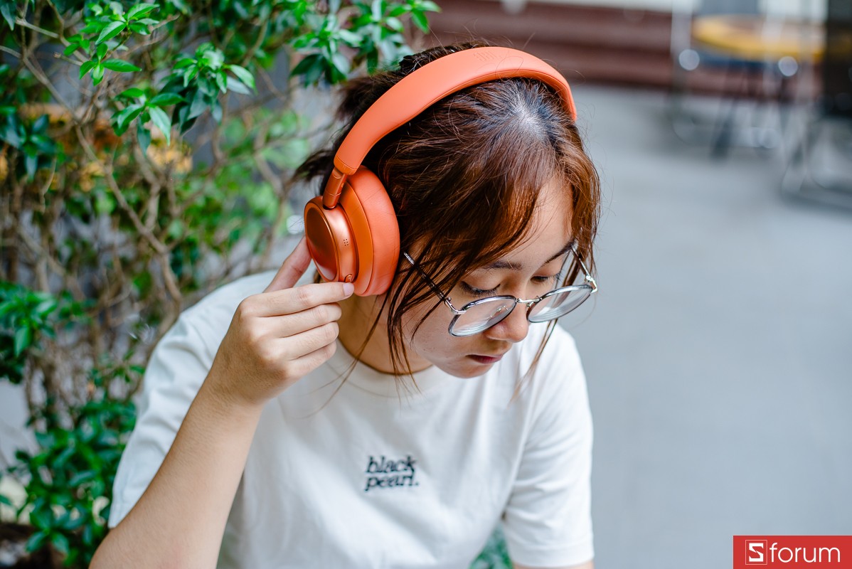 Trên tay JBL Live 780NC: Chất âm dễ nghe