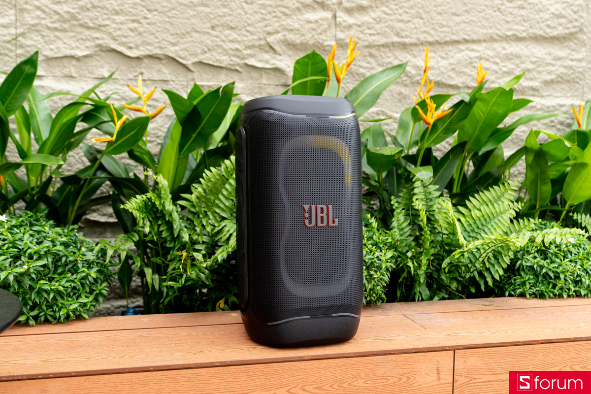 Trên tay JBL PartyBox 130: JBL sử dụng kiểu thân lục giác bo cong thay cho dáng hộp vuông quen thuộc