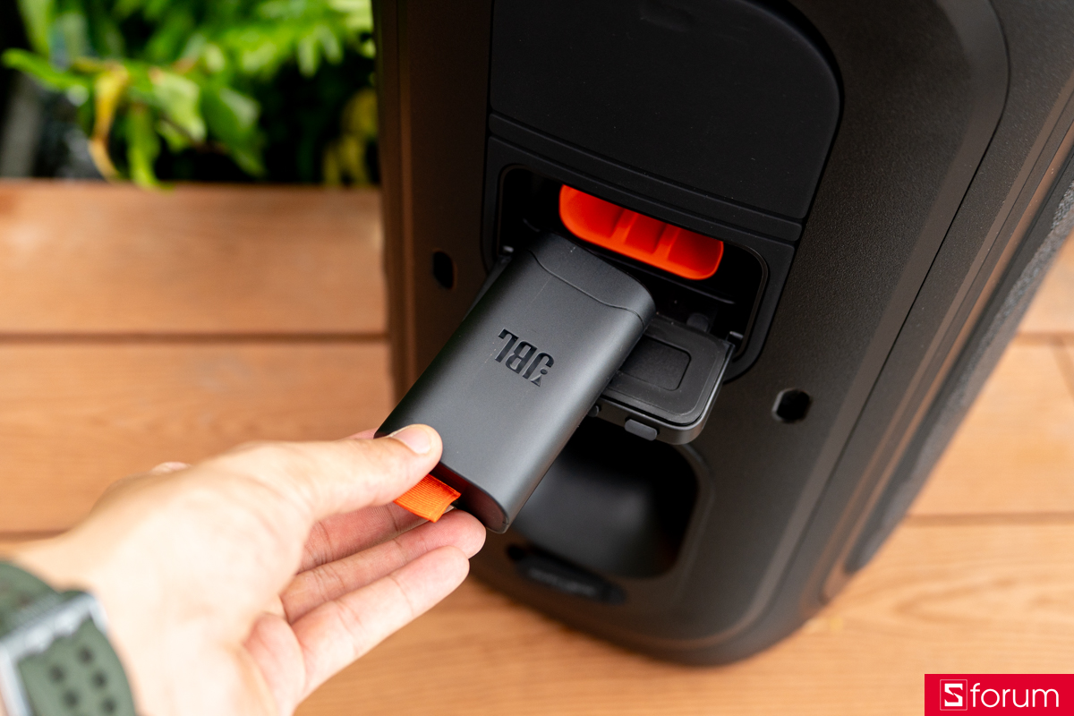 Thời lượng pin trên JBL PartyBox 130