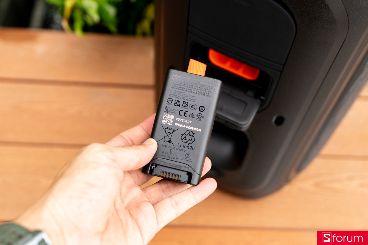 Thời lượng pin trên JBL PartyBox 130