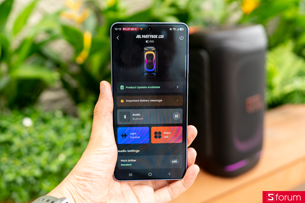 Về kết nối không dây, loa hỗ trợ Bluetooth 6.0 và Auracast