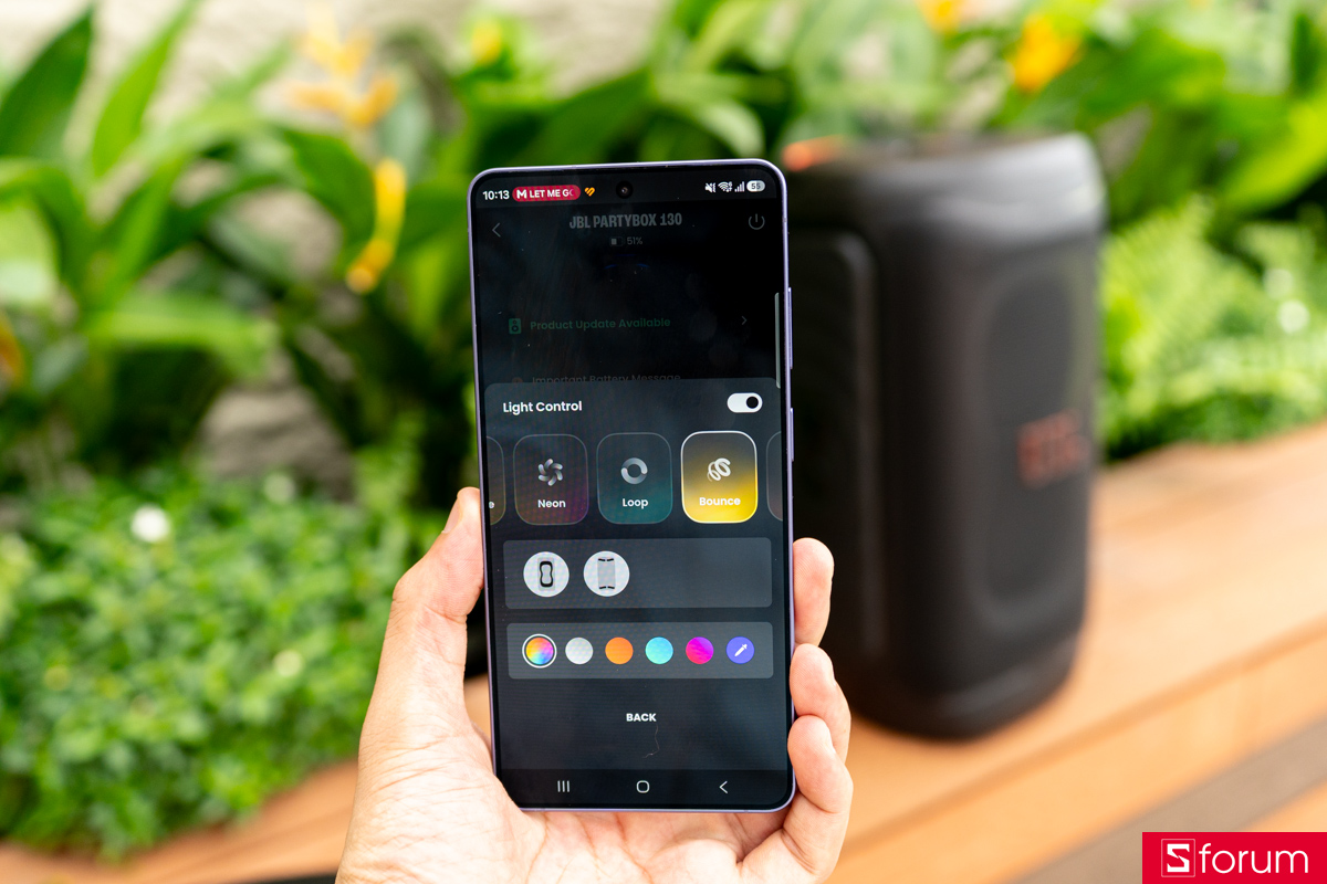 Trong Light Control, anh em có thể bật hoặc tắt từng vùng đèn, chọn hiệu ứng như Neon, Loop hay Bounce