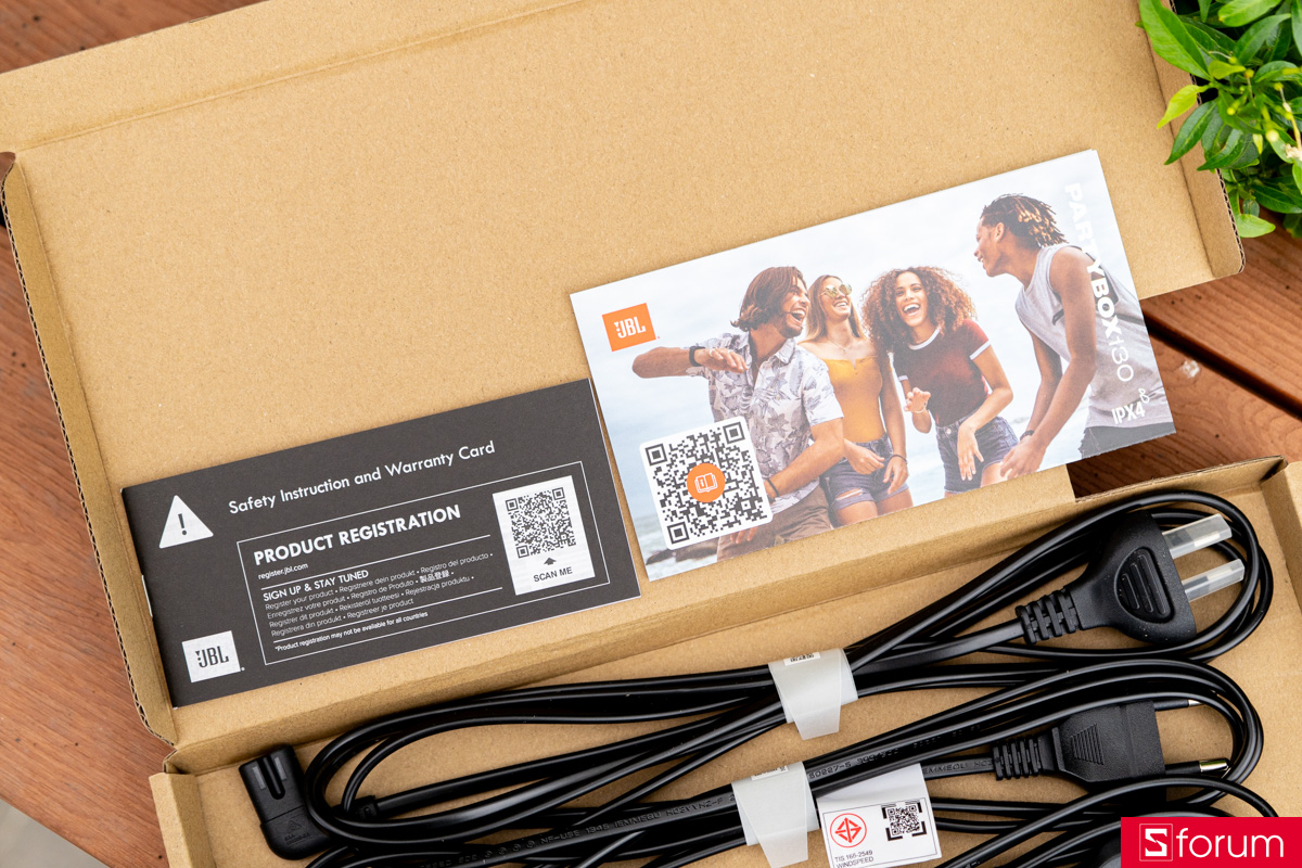 Trên tay JBL PartyBox 130: Hộp to nổi bật với nhiều phụ kiện kèm theo