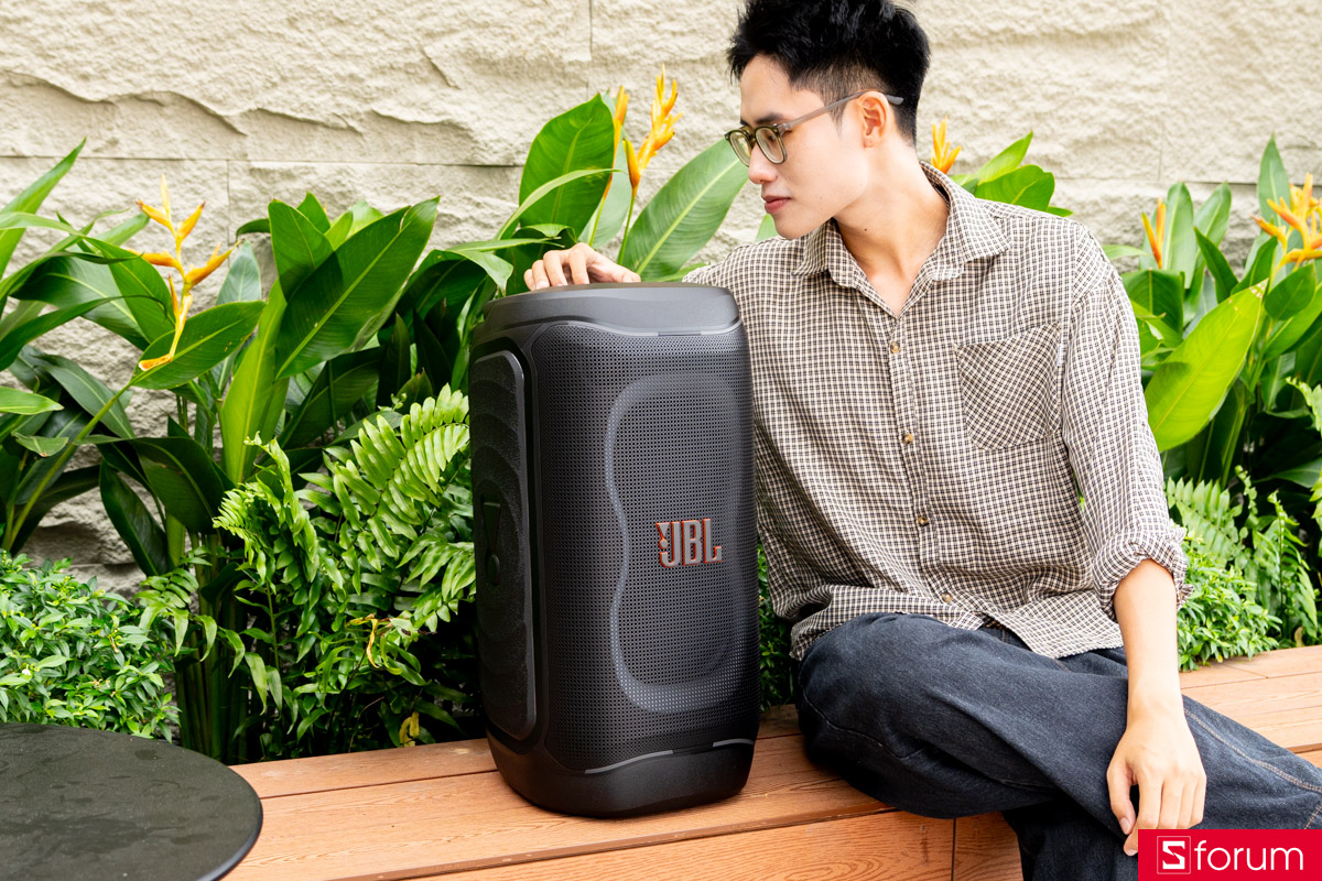 Trải nghiệm nhanh, đặc trưng dễ nhận ra nhất là loa cho dải bass giàu năng lượng