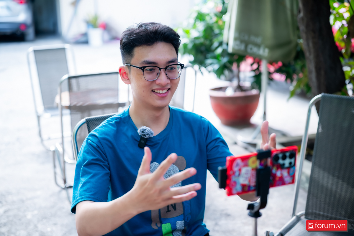 Microphone có thể hoạt động liên tục trong 6 giờ với một lần sạc đầy