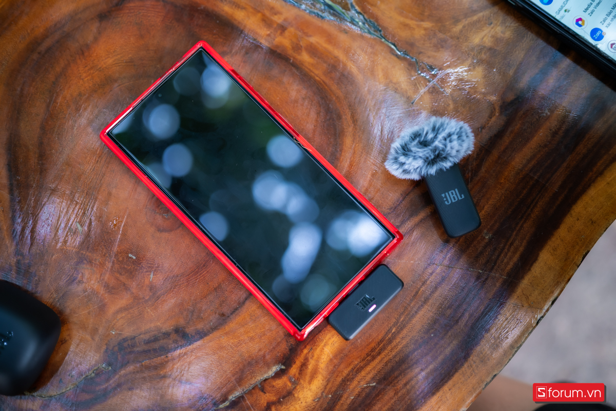 Quá trình kết nối được hiển thị qua đèn LED trên microphone