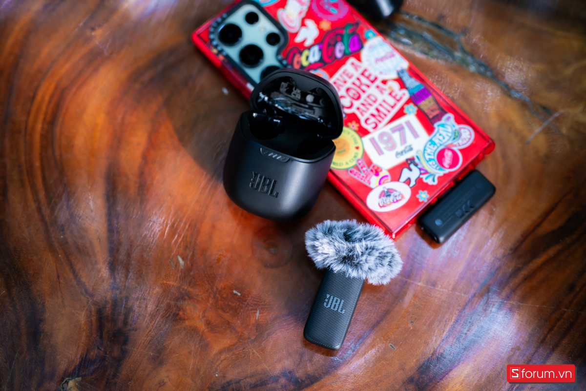 Quá trình kết nối được hiển thị qua đèn LED trên microphone