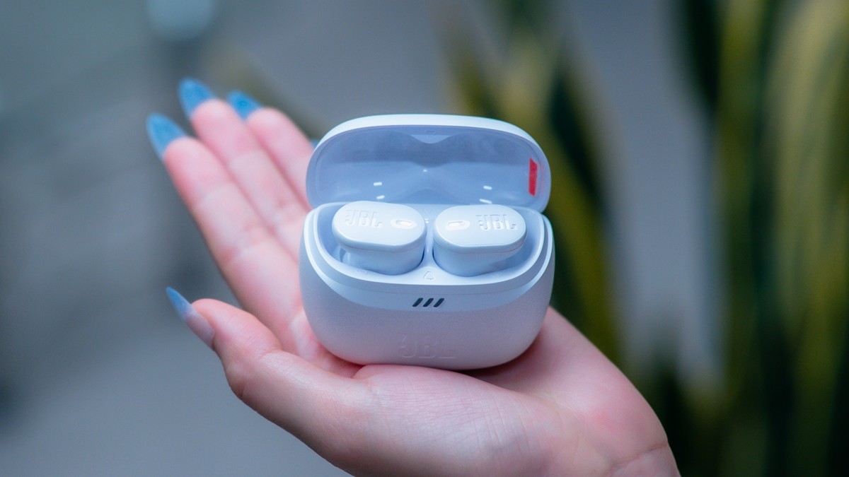 Trên tay JBL Tune Buds 2: Tai nghe thiết kế công thái học, tính năng cá nhân hóa âm thanh mới, giá 2.69 triệu