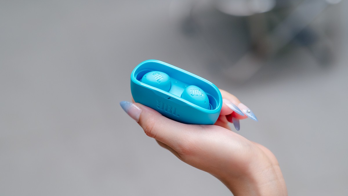 Trên tay JBL Wave Buds 2: Thiết kế hộp đựng mở độc đáo, pin đến 40 giờ, hỗ trợ ANC, giá chỉ 1.69 triệu