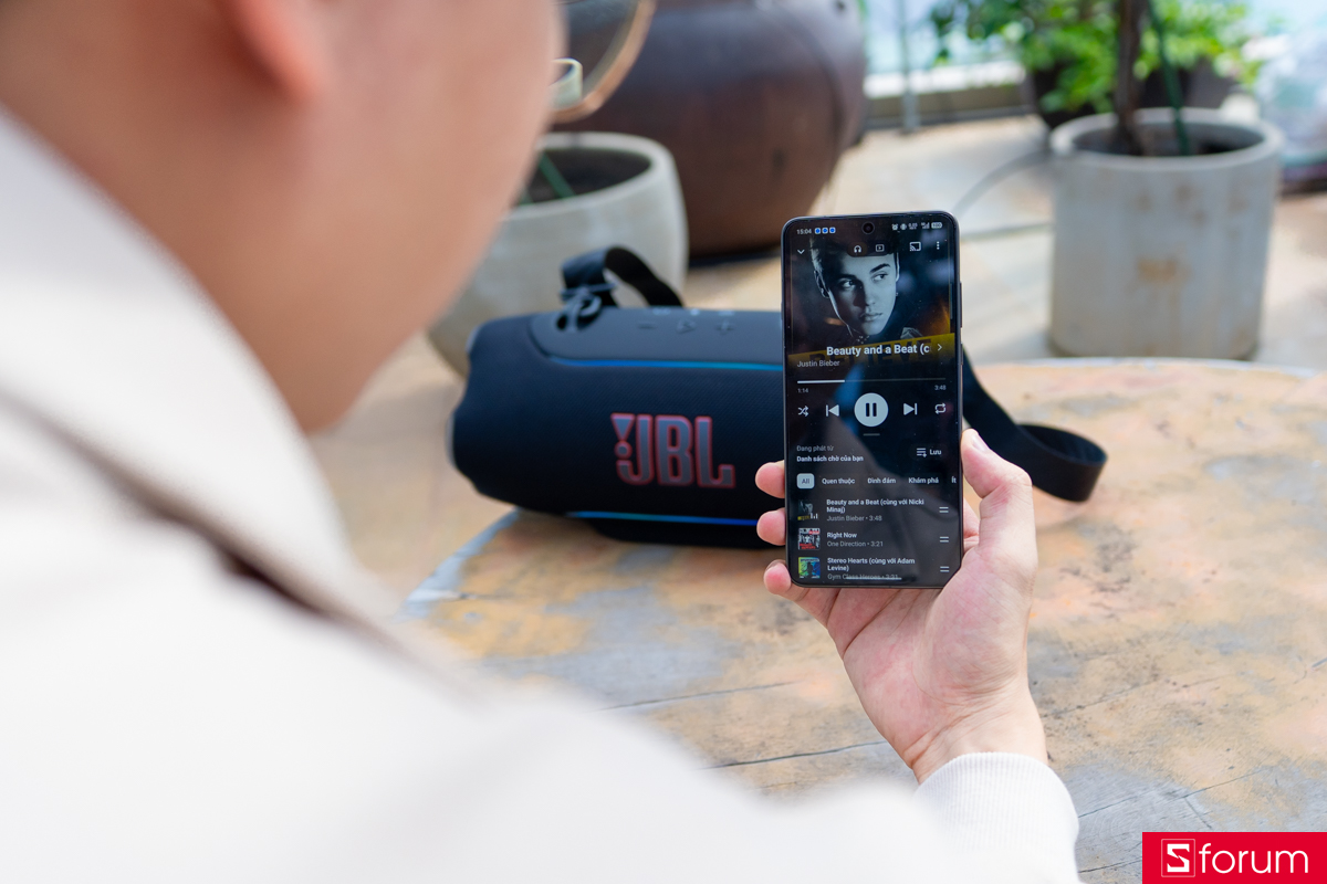 Trên tay JBL Xtreme 5: Dải mid của loa được thể hiện theo hướng rõ ràng, dễ nghe