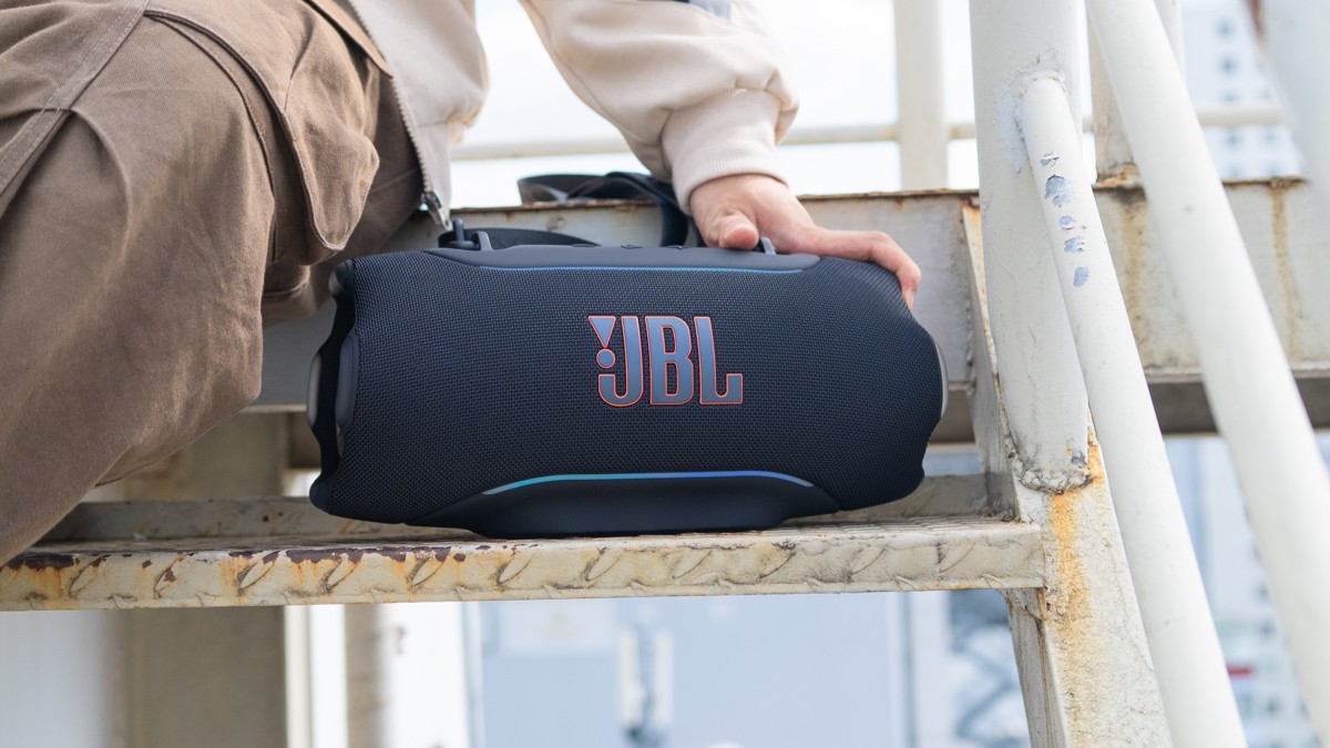 Trên tay loa di động JBL Xtreme 5: Củ loa tới 5.7 inch, công suất 130W, dải đèn LED cực “cháy”, giá 9.59 triệu Trên tay loa di động JBL Xtreme 5: Củ loa tới 5.7 inch, công suất 130W, dải đèn LED cực “cháy”, giá 9.59 triệu
