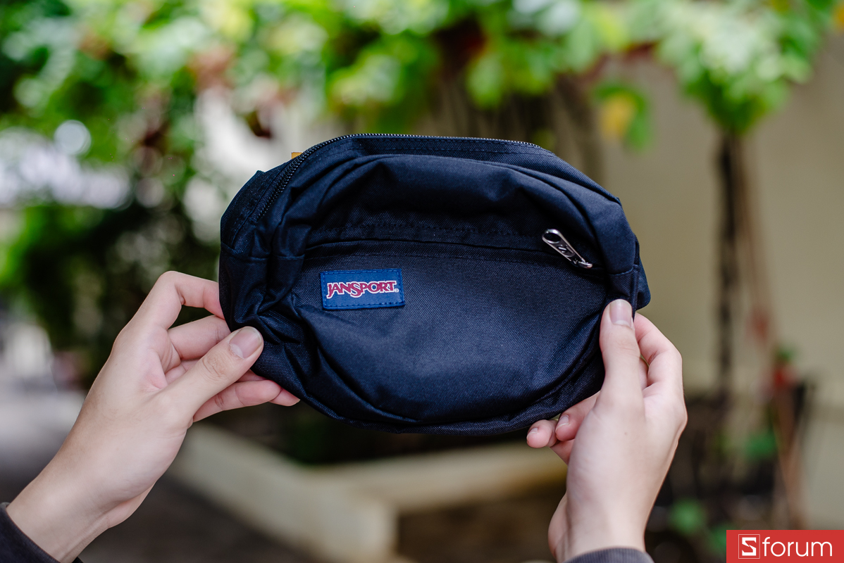 Trên tay Jansport (USA) Fifth Avenue 2.5L: Thiết kế tối giản dễ phối đồ