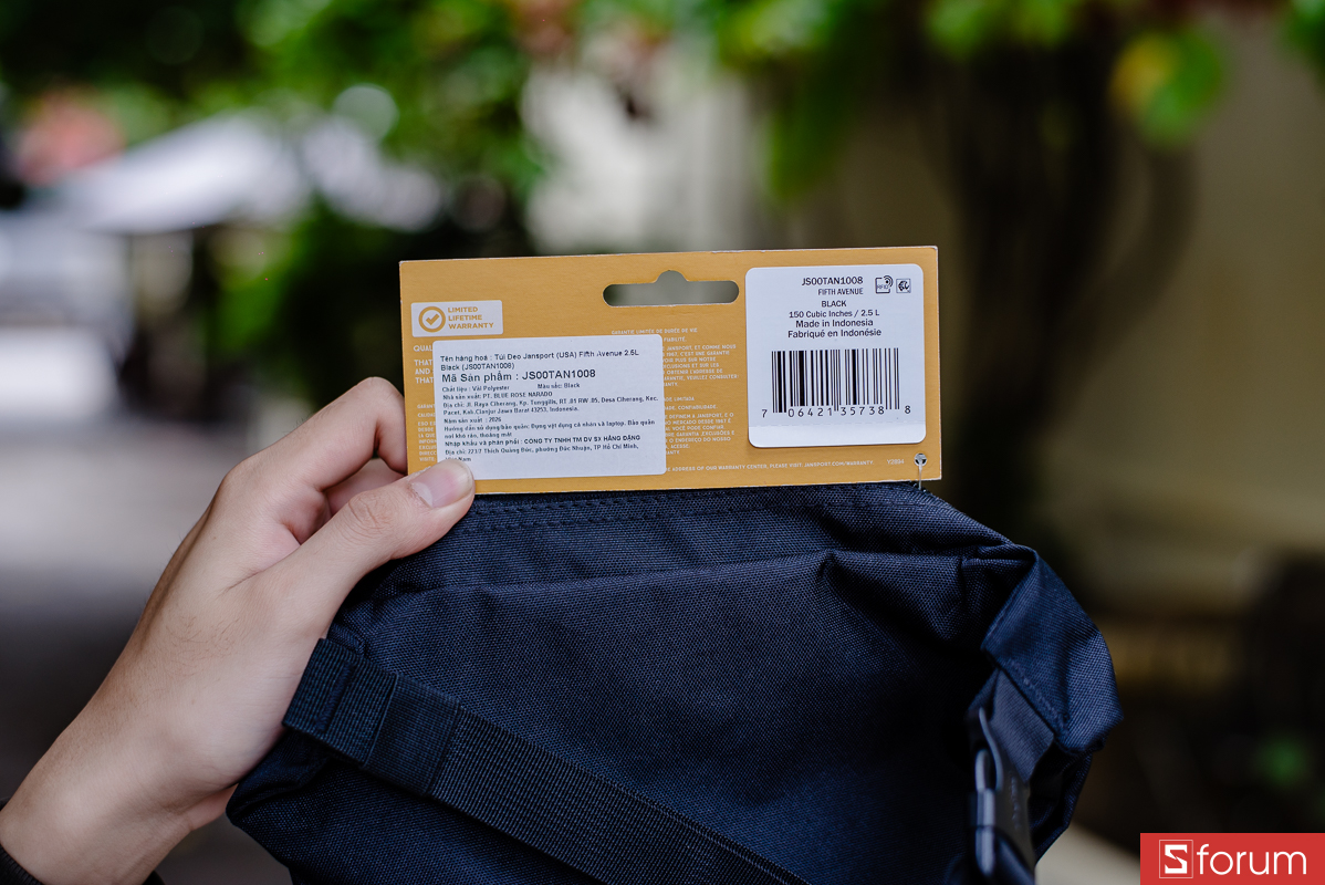 Trên tay Jansport (USA) Fifth Avenue 2.5L: Phù hợp với nhiều đối tượng người dùng