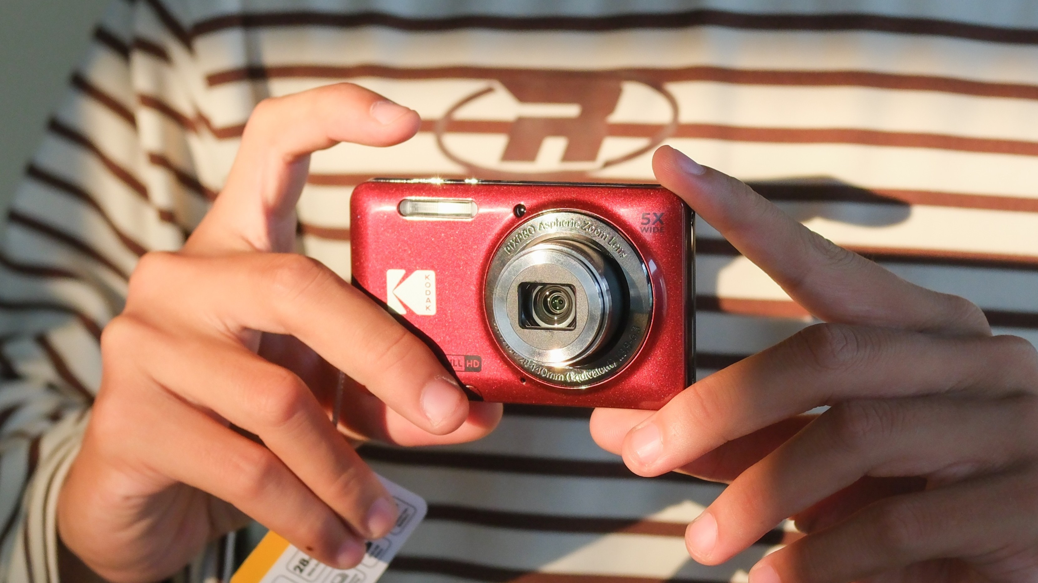 Trên tay Kodak PIXPRO FZ55: Digital camera zoom quang học 5x, chất ảnh hoài cổ hot trend!