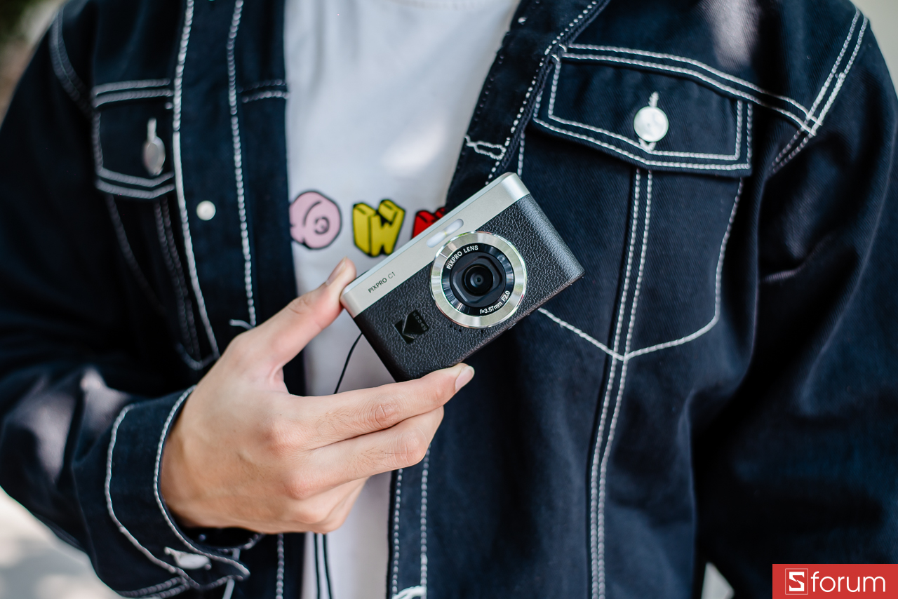 Trên tay Kodak Pixpro C1, máy cho cảm giác nhỏ gọn đúng nghĩa