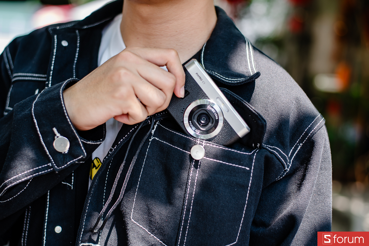 Trên tay Kodak Pixpro C1, máy cho cảm giác nhỏ gọn đúng nghĩa