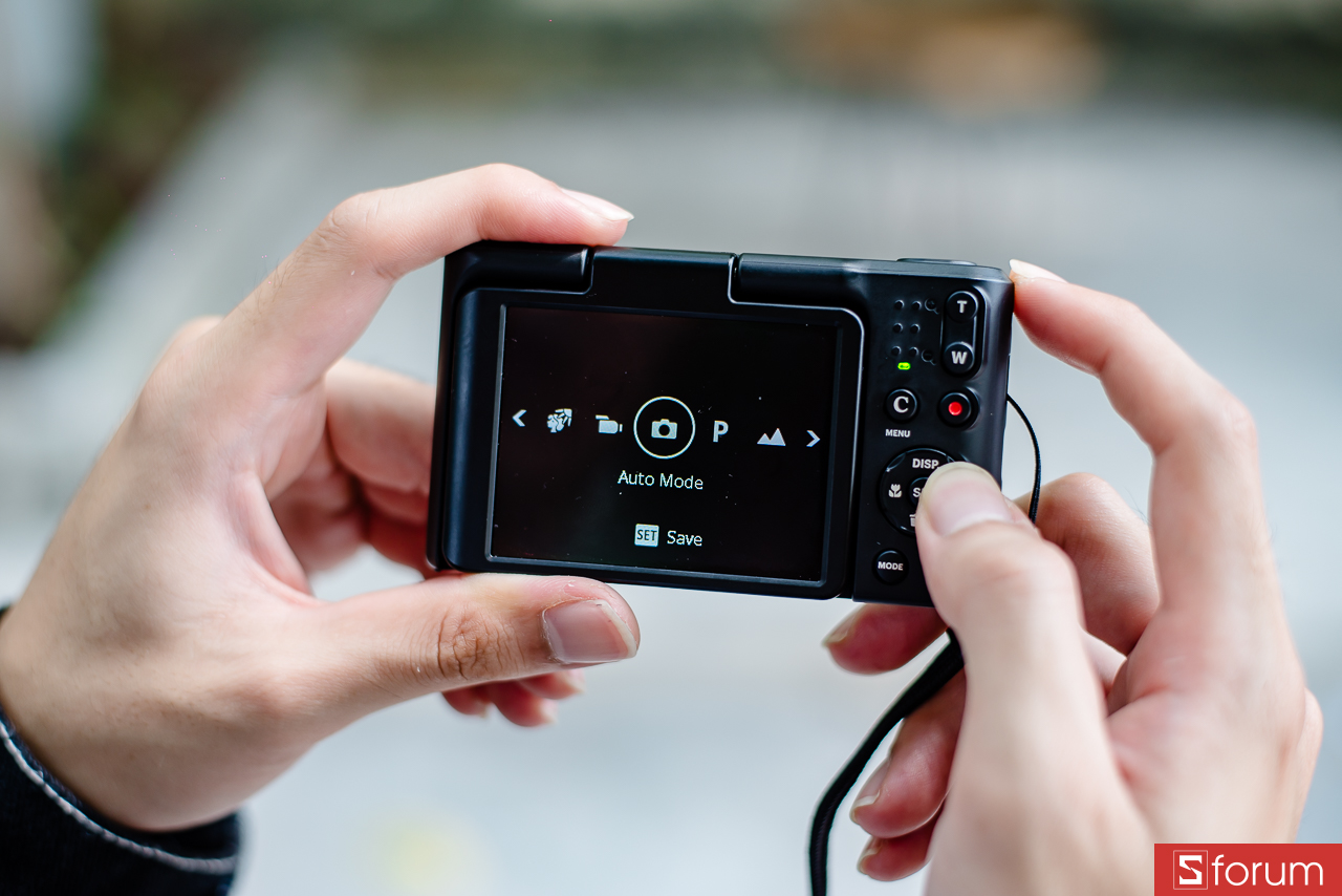 Khi trên tay Kodak Pixpro C1, mình thấy sản phẩm có giao diện điều khiển khá thân thiện.