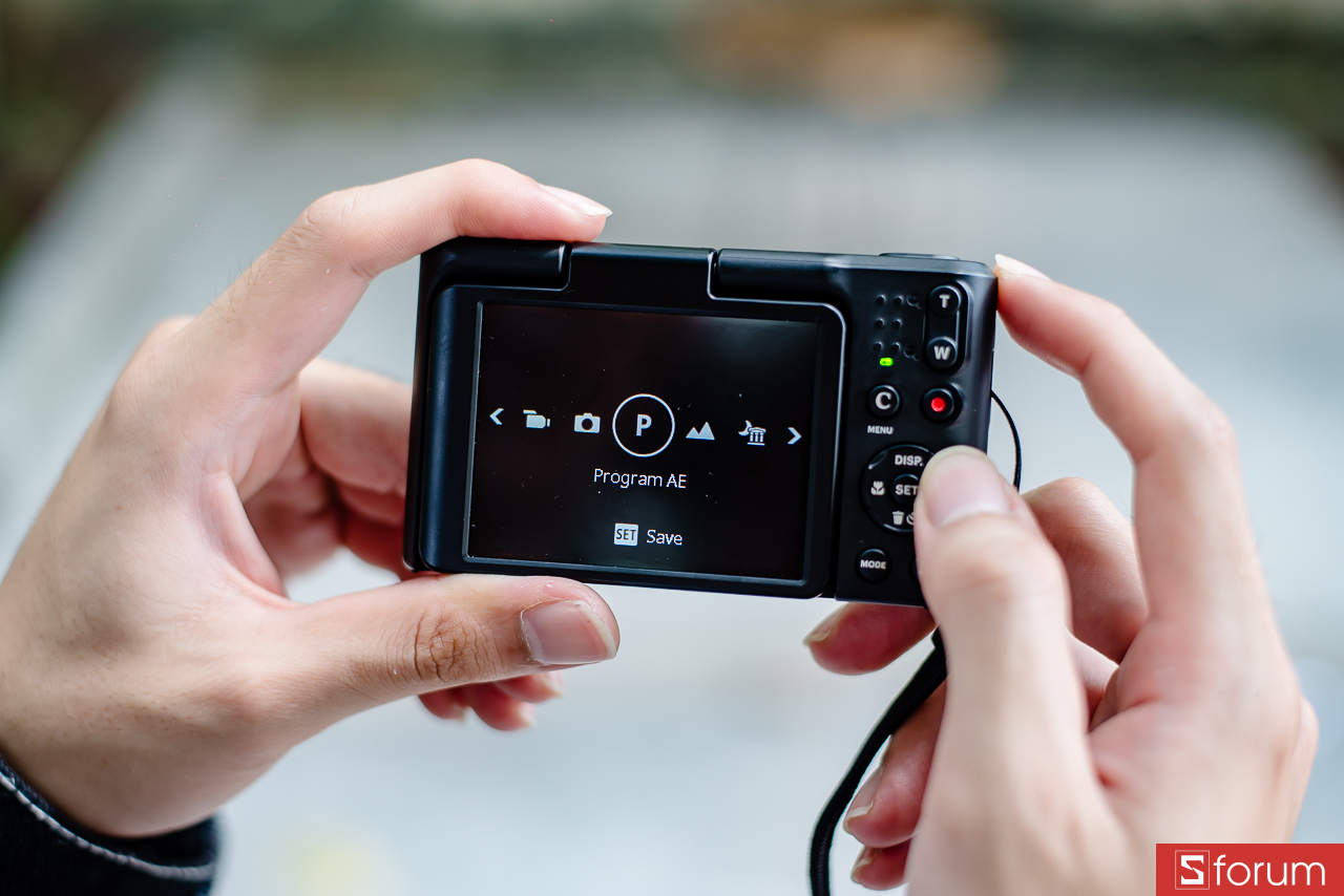 Khi trên tay Kodak Pixpro C1, mình thấy sản phẩm có giao diện điều khiển khá thân thiện.