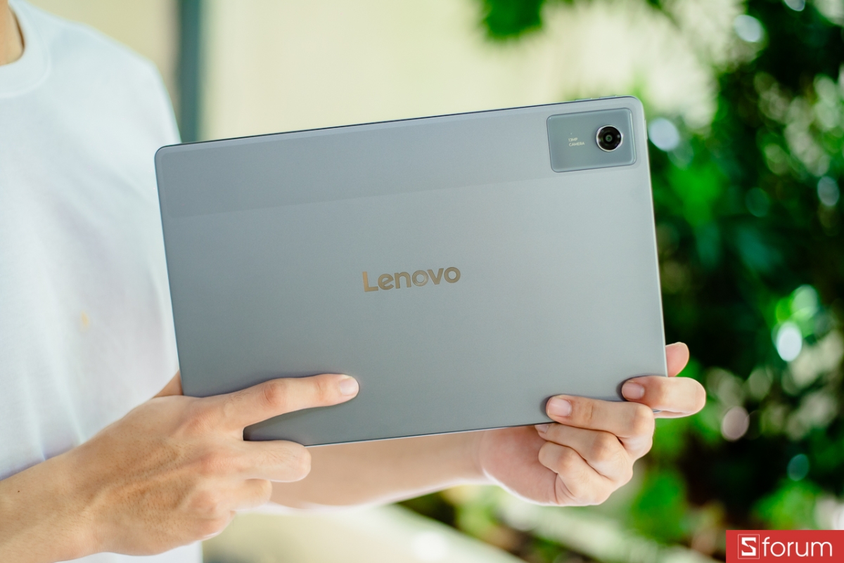 Trên tay Lenovo Idea Tab Plus Matte Edition: Thiết kế mỏng nhưng hơi nặng