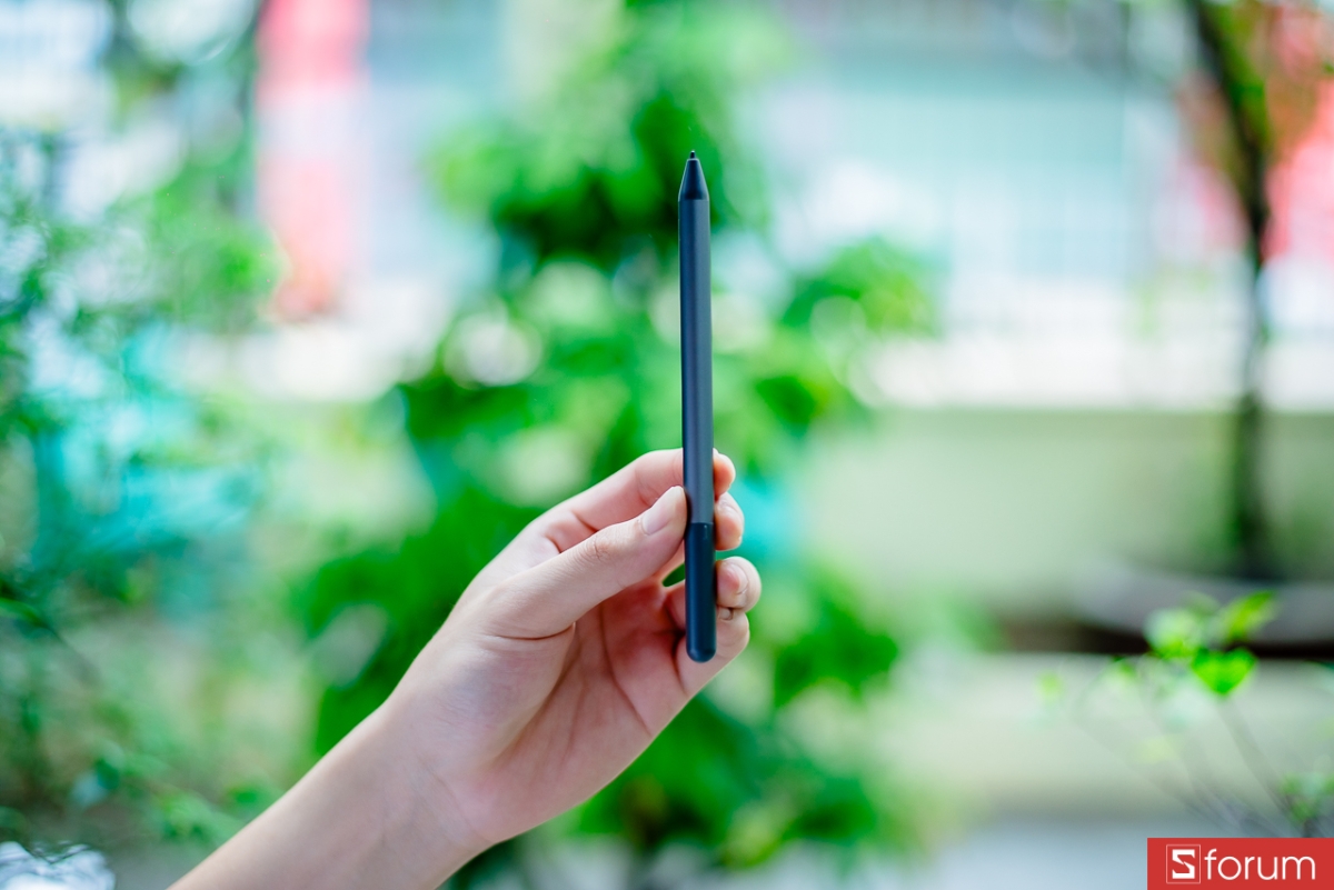 Trên tay Lenovo Idea Tab Plus Matte Edition: Bộ phụ kiện đầy đủ