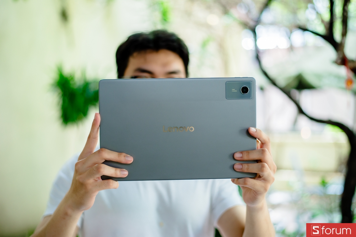 Trên tay Lenovo Idea Tab Plus Matte Edition: Thiết kế mỏng nhưng không cầm nắm bằng một tay