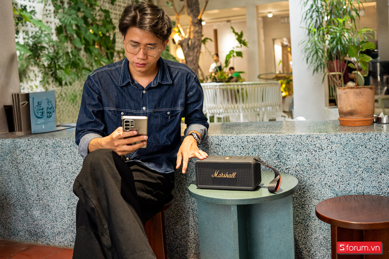 Marshall đã sử dụng 55% vật liệu tái chế từ đồ điện tử cũ, vỏ đèn ô tô và chai nhựa sau tiêu dùng