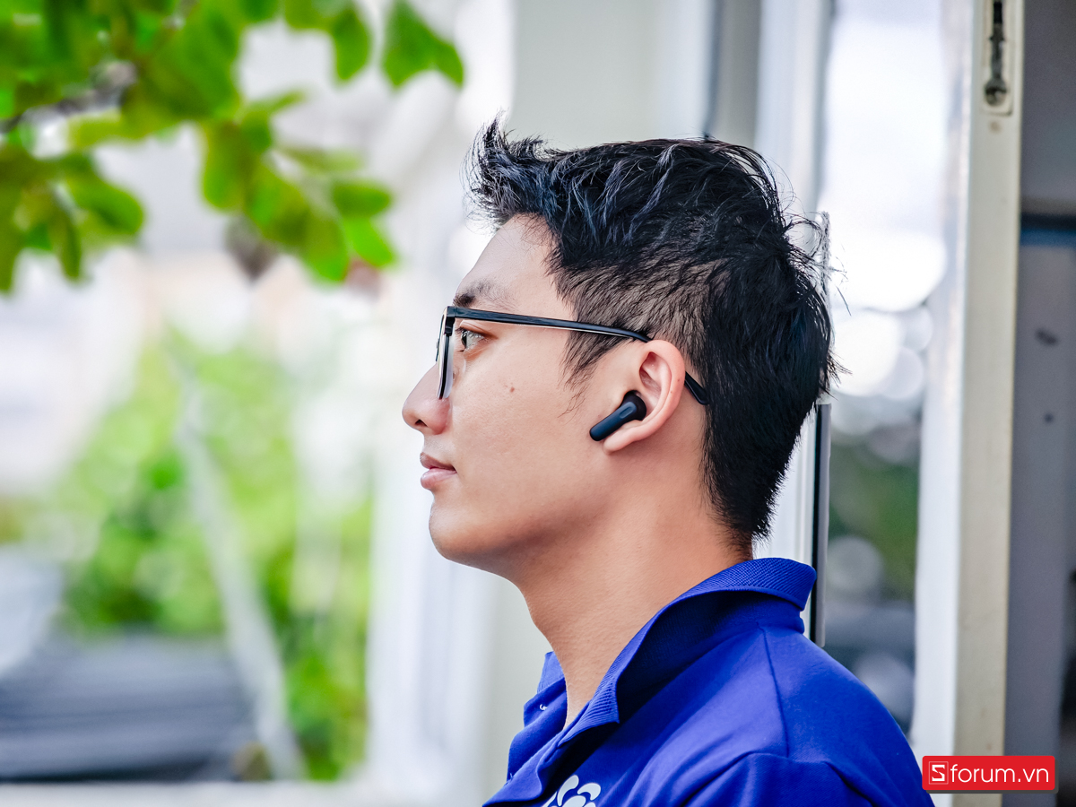 Tai nghe có thiết kế đơn sắc thanh lịch, phù hợp với nhiều phong cách khác nhau