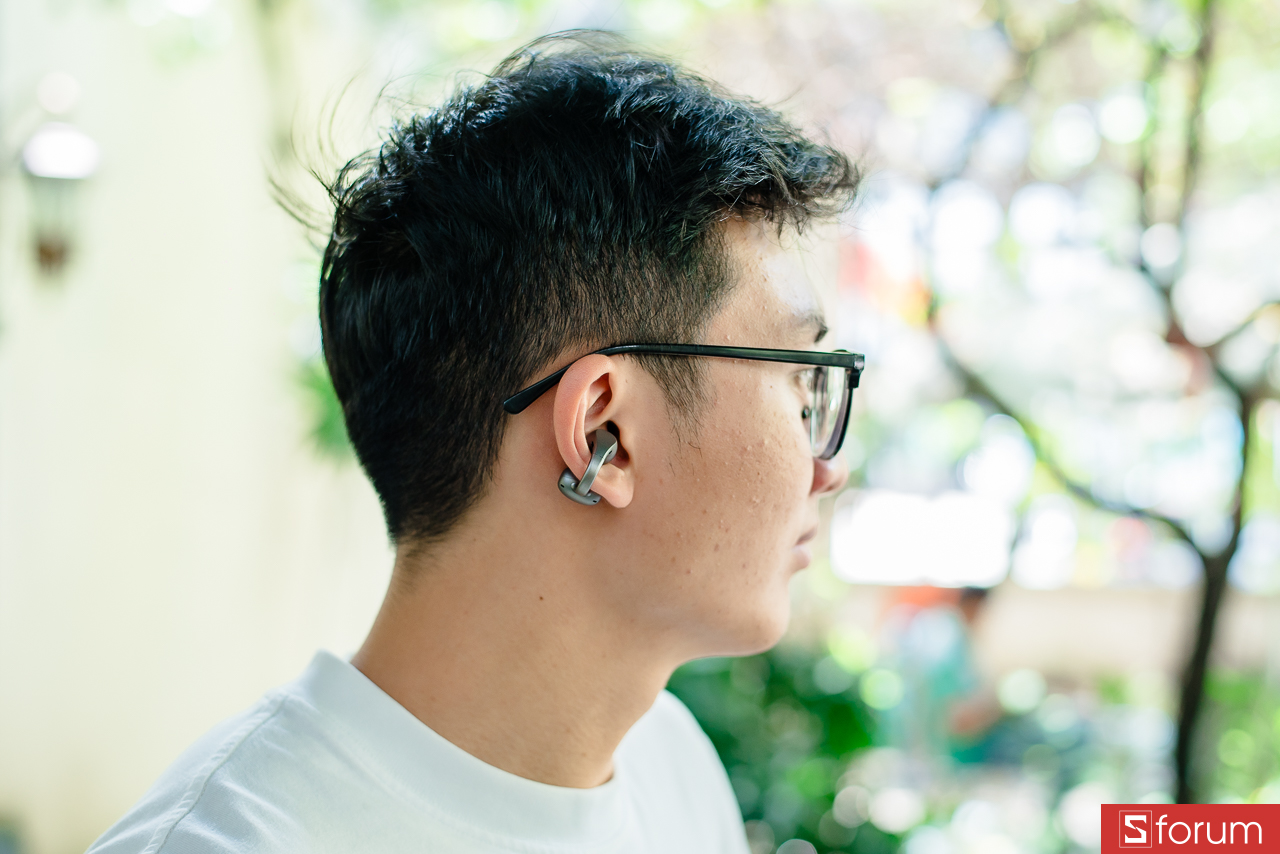 Về trải nghiệm đeo, OPPO Enco Clip2 cho cảm giác khá nhẹ và ôm tai tự nhiên