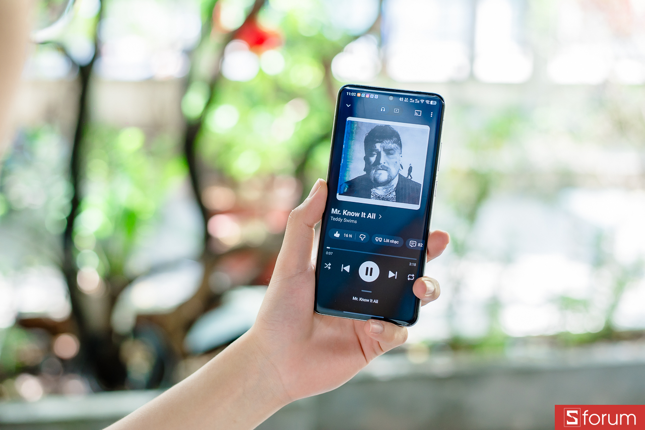 Điểm cộng lớn của tai nghe là phần âm thanh được tinh chỉnh bởi Dynaudio