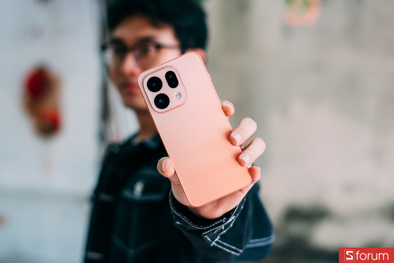 Trên tay OPPO Find X9s, máy có kích thước 156.98 x 73.93 x 7.99mm và trọng lượng 202g