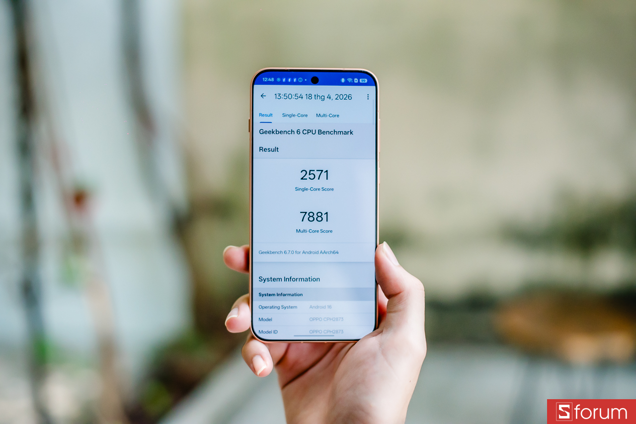 Với Geekbench 6, máy đạt 2,571 điểm đơn nhân và 7,881 điểm đa nhân.