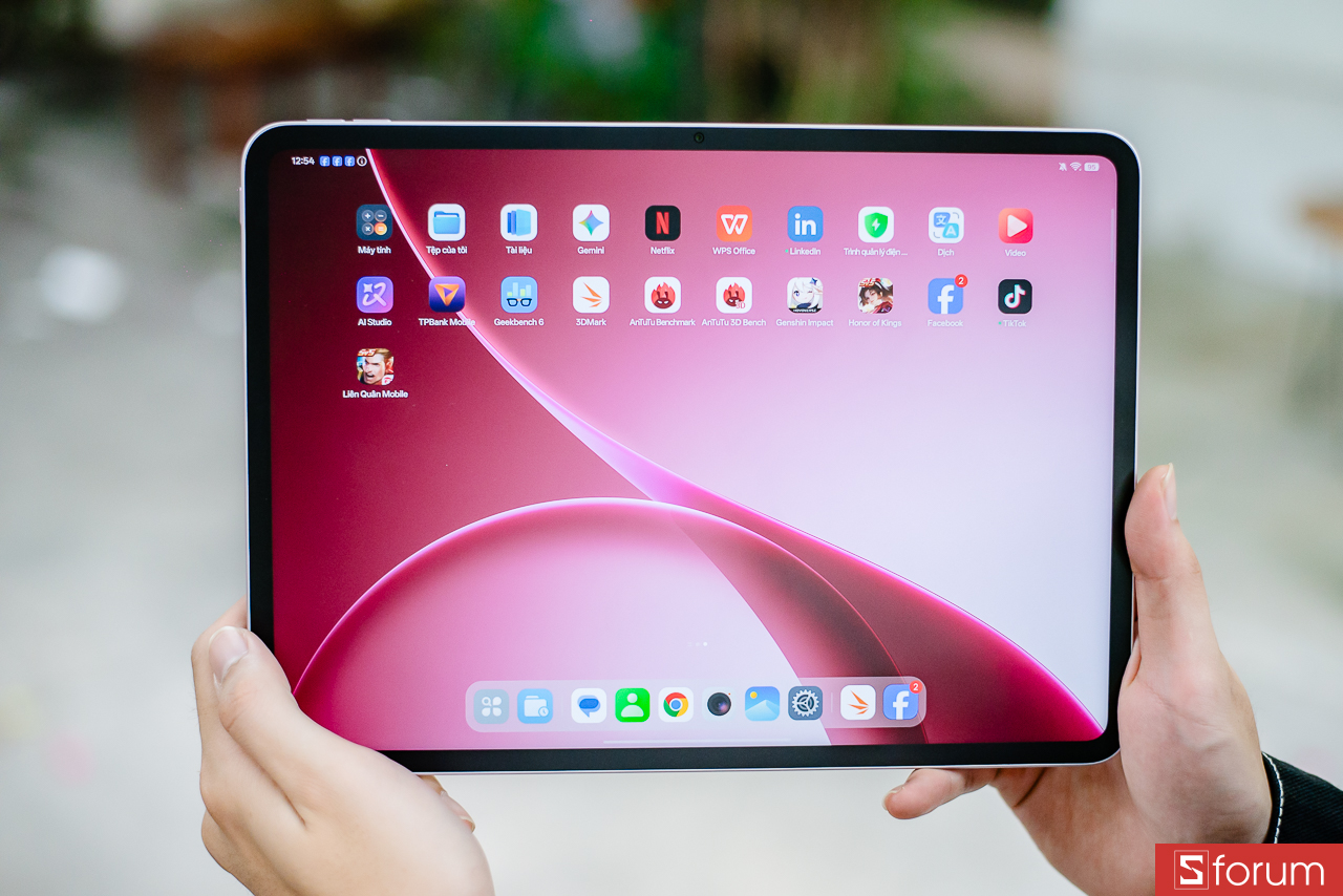 Điểm nổi bật nhất khi trên tay OPPO Pad 5 Matte Display Edtion chắc chắn là màn hình