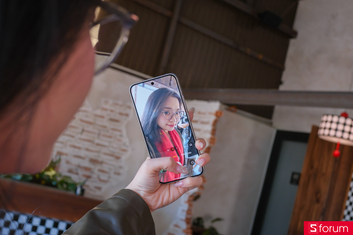 Camera sau của OPPO Reno15