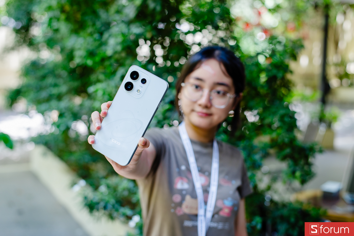 Trên tay OPPO Reno16 F 5G: Kích thước của máy khá mỏng nhẹ