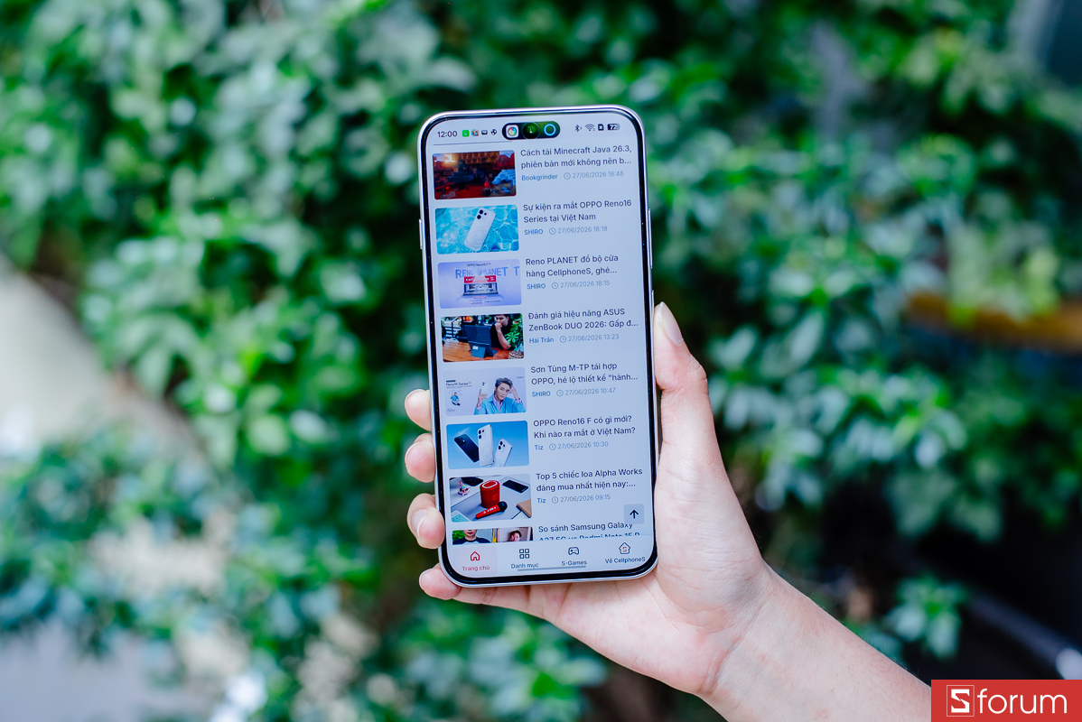 Trên tay OPPO Reno16 F 5G, máy được trang bị màn hình phẳng với camera selfie dạng đục lỗ ở giữa
