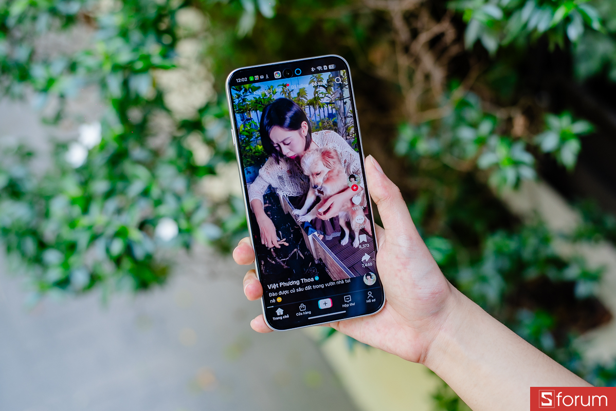 Trên tay OPPO Reno16 F 5G: màn hình sắc nét, độ nổi khối cao