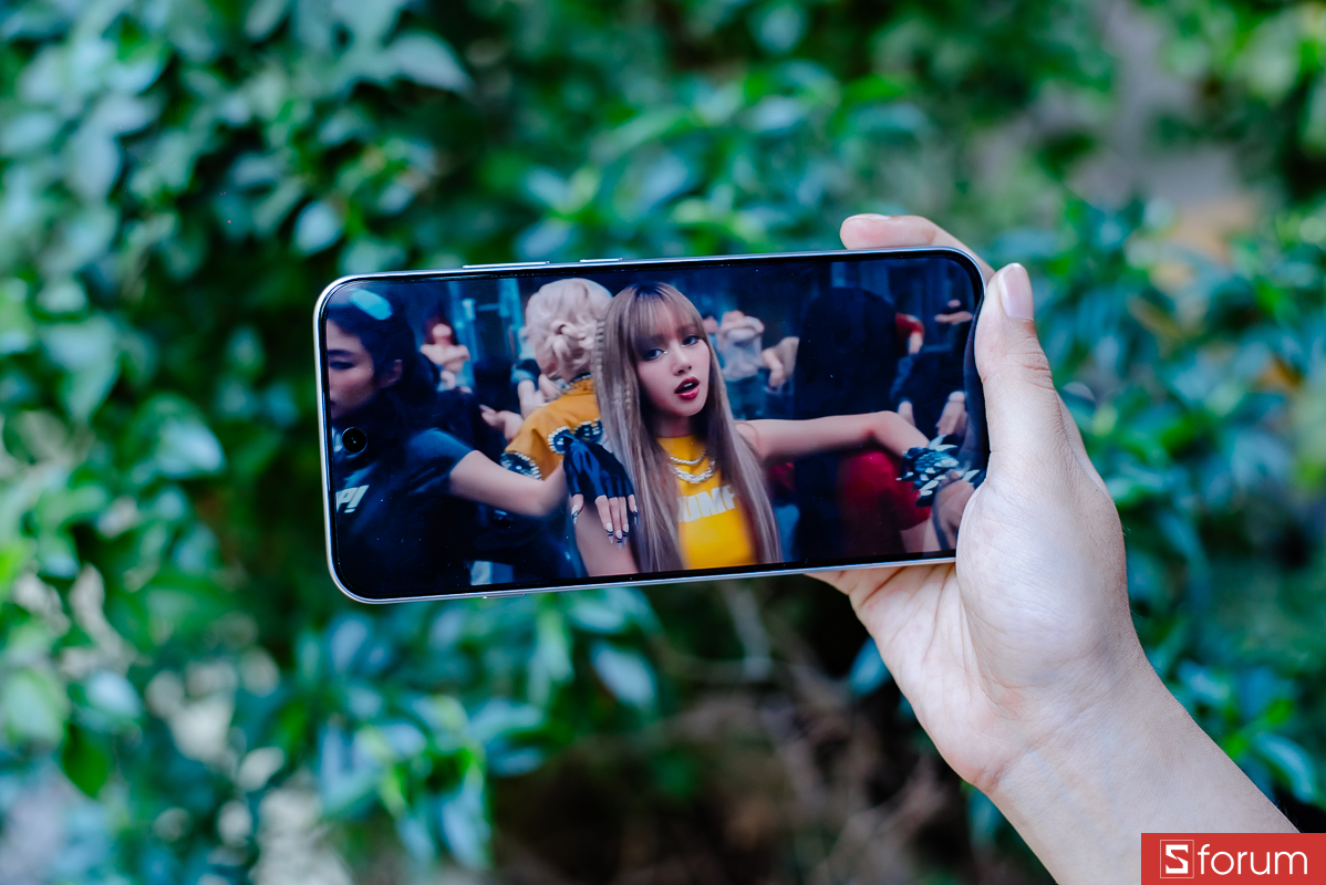Trên tay OPPO Reno16 F 5G: màn hình sắc nét, độ nổi khối cao