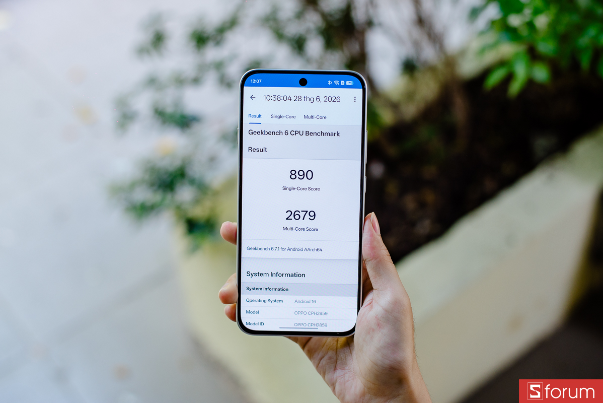 Với Geekbench 6, máy đạt 890 điểm đơn nhân và 2,679 điểm đa nhân