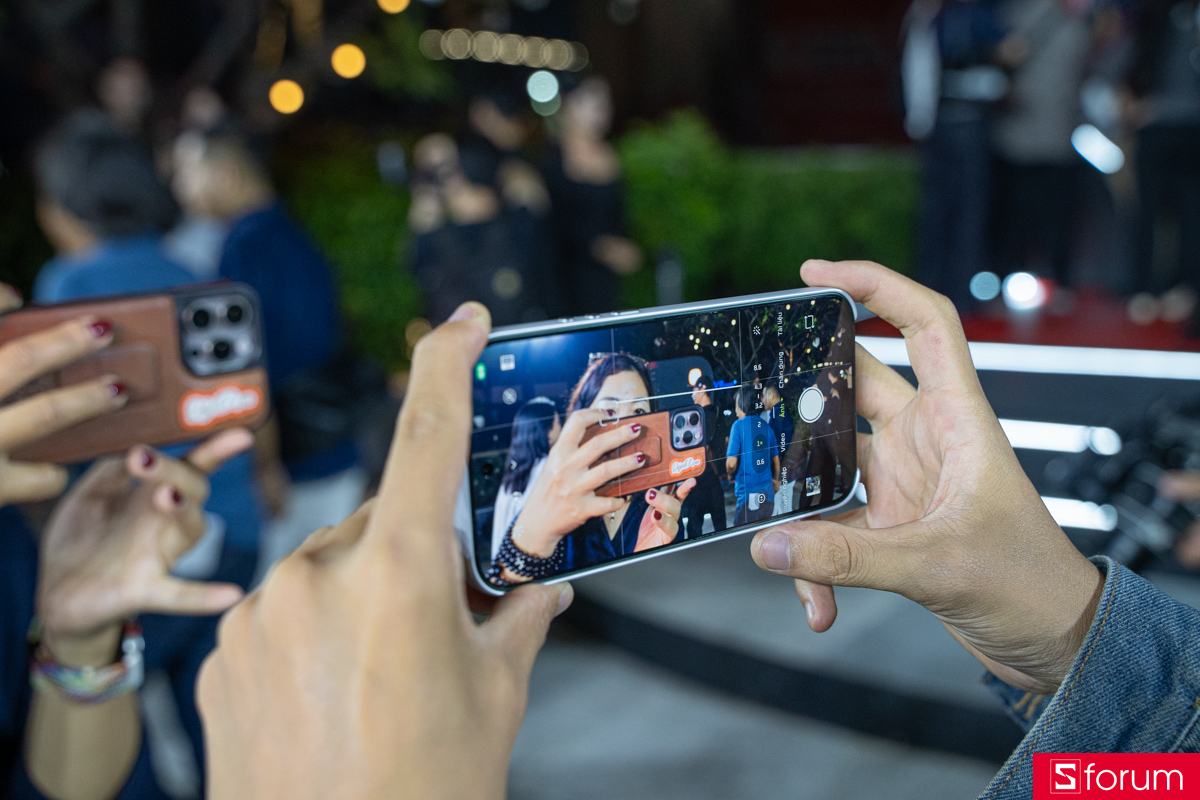 Khi sử dụng Photography Kit Xiaomi 17 Ultra bản thường, mình đánh giá cao sự nhẹ nhàng và linh hoạt