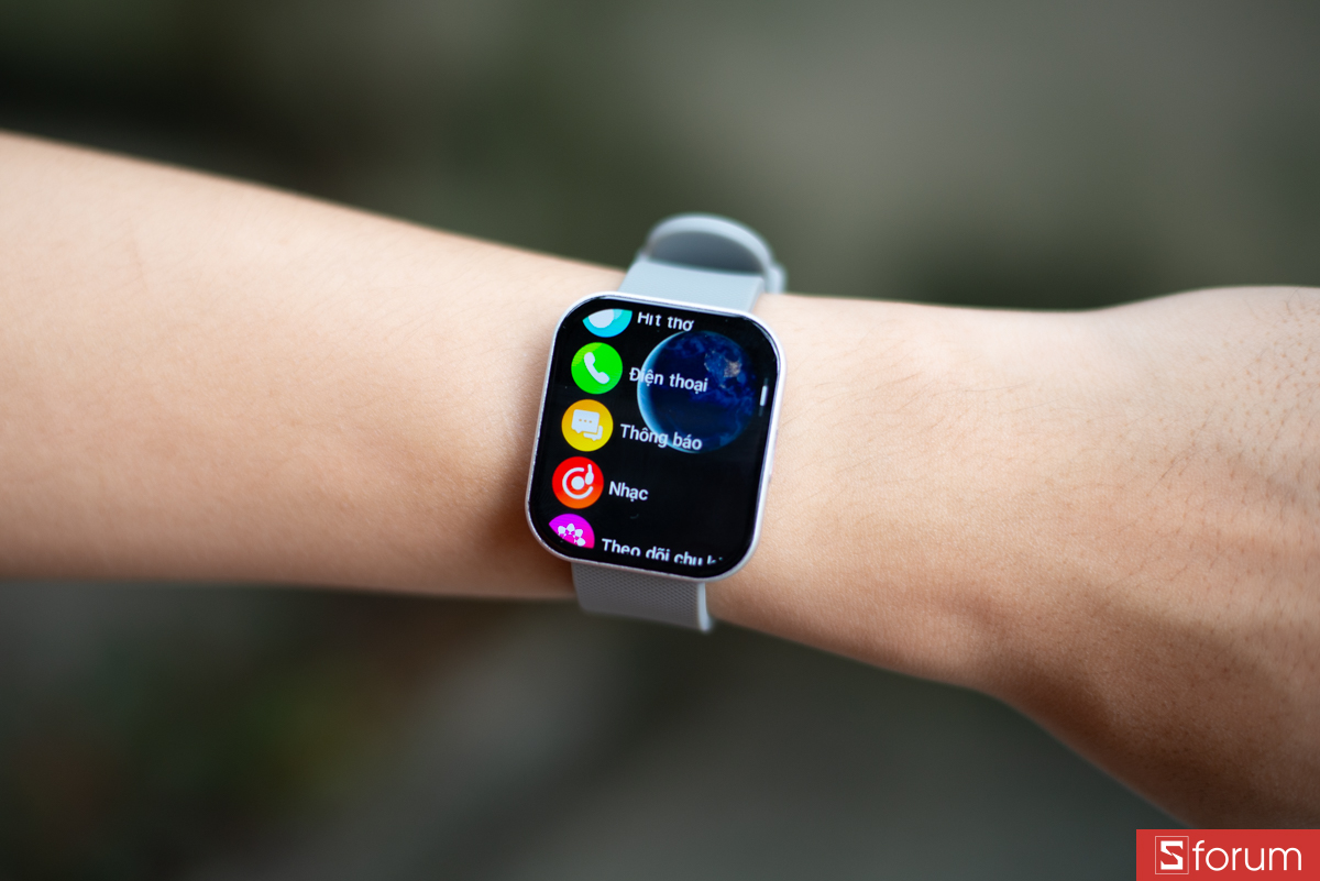 Tấm nền AMOLED mang lại màu sắc tươi sáng, độ tương phản cao