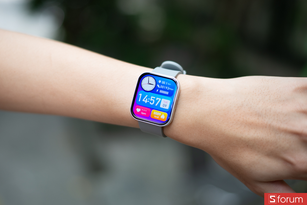 Tấm nền AMOLED mang lại màu sắc tươi sáng, độ tương phản cao