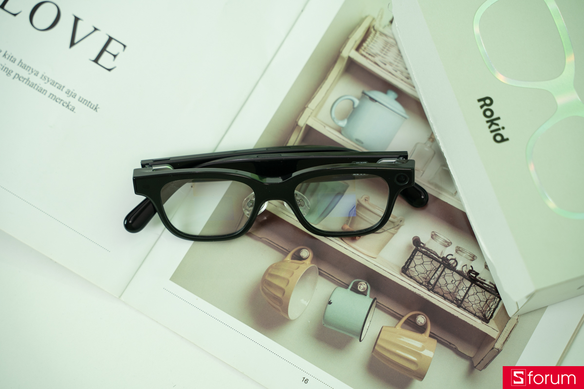 Gọng được làm từ vật liệu TR90 polymer titanium cao cấp